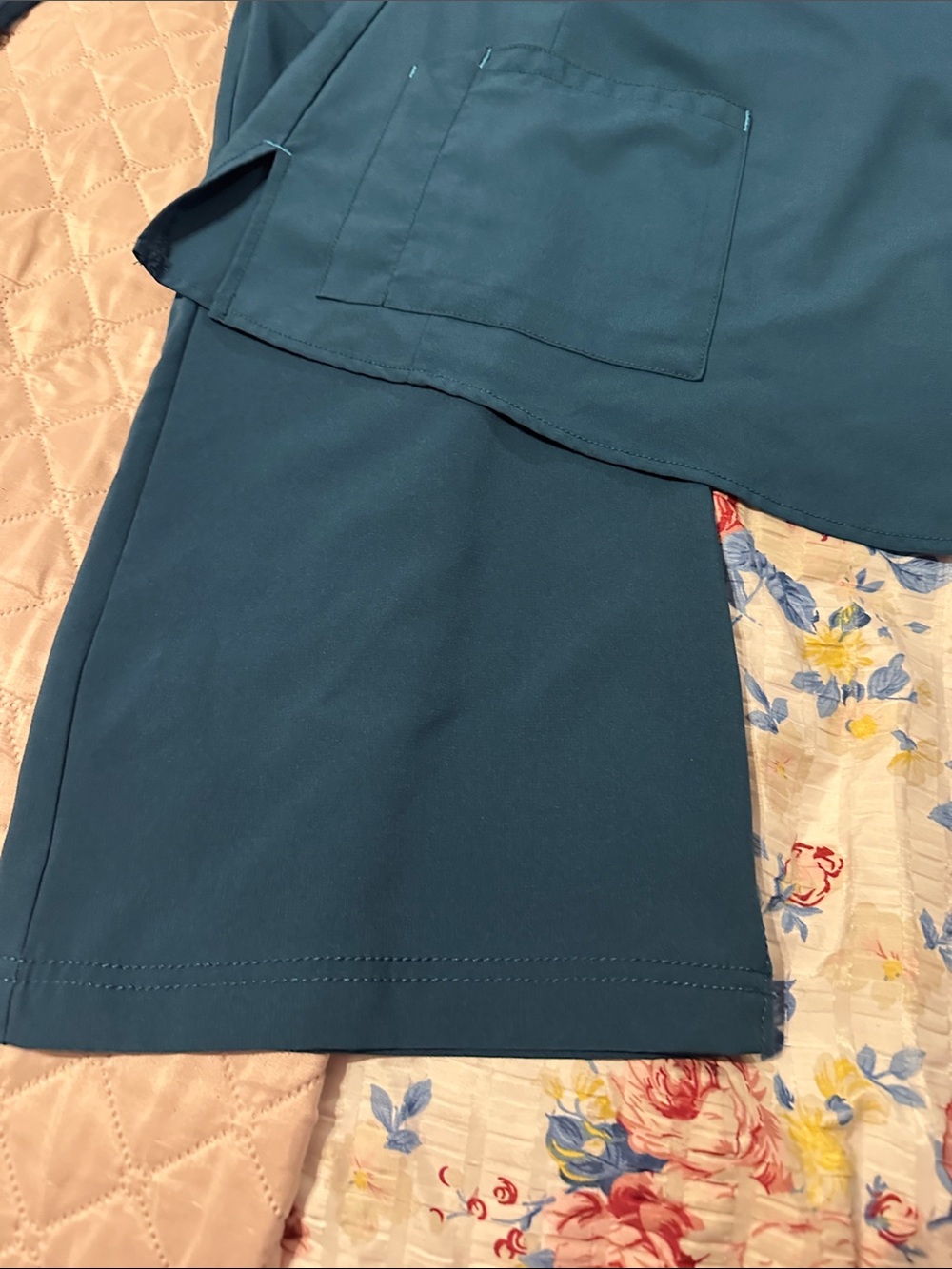 Carhartt green scrub Pants with Teal Accent Loop: top and bottom set. - Picture 4 of 7